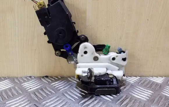 Subaru Forester SF Rear door lock