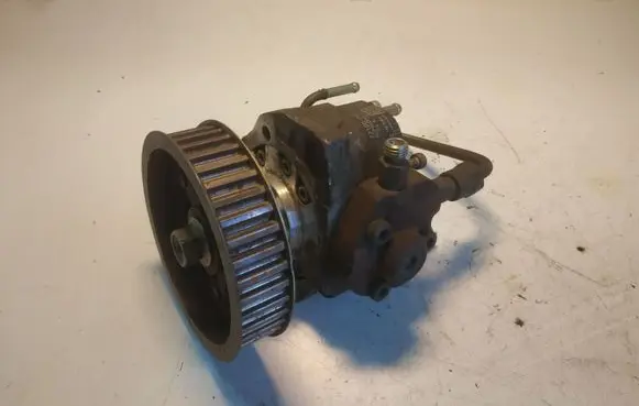 Toyota Avensis T250 Fuel injection high pressure pump 221000G010