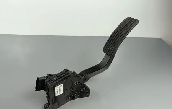 SsangYong Rexton Accelerator throttle pedal 2055036510