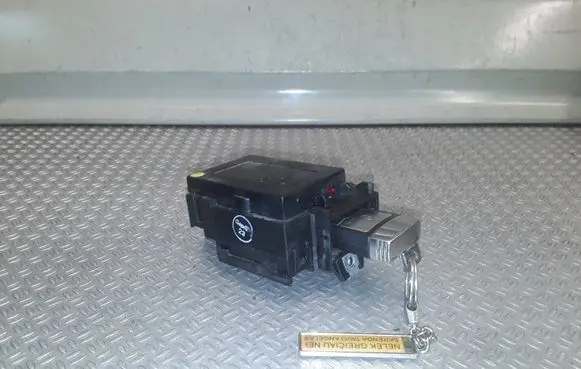 Volkswagen PASSAT B6 Ignition lock 3C0905843J