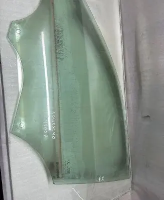 Volvo XC40 Front door window glass four-door 32244797