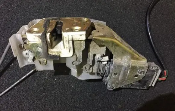 Mazda 323 Front door lock