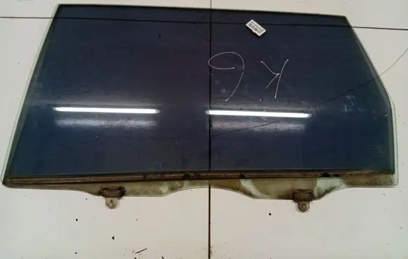 Toyota Avensis Verso Rear door window glass As2