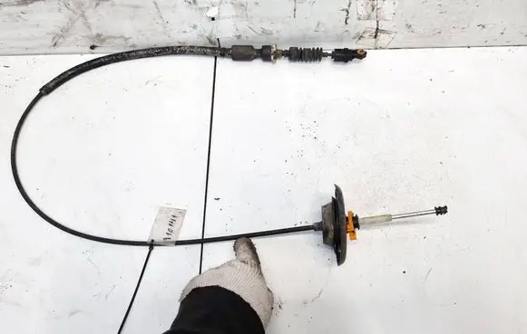 Chevrolet Captiva Gear shift cable linkage 