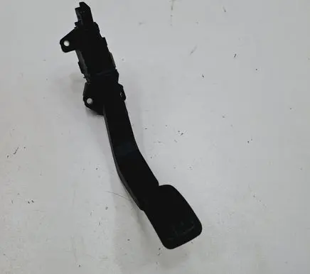 Peugeot 208 Accelerator throttle pedal 9827704480