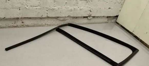 Bentley Flying Spur Rubber seal front coupe door 4w0837431