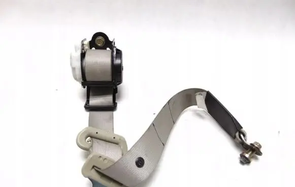 Infiniti FX Rear seatbelt