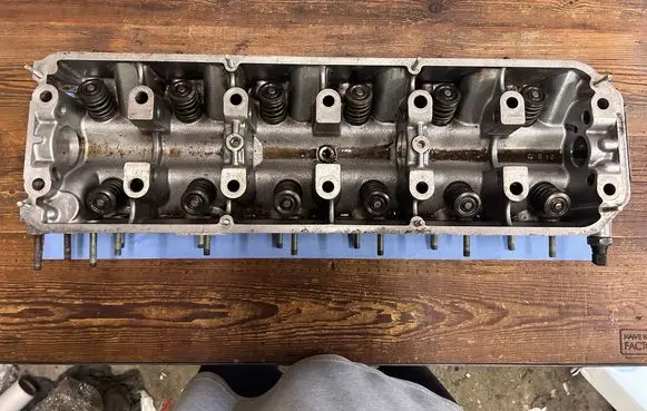 BMW 7 E32 Engine head 1708497 11121706569 1706569