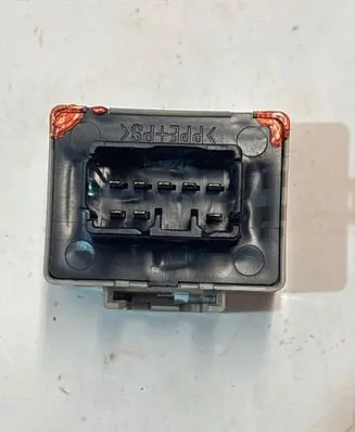 Subaru Legacy Hazard warning light relay 86111AG000 0665005480