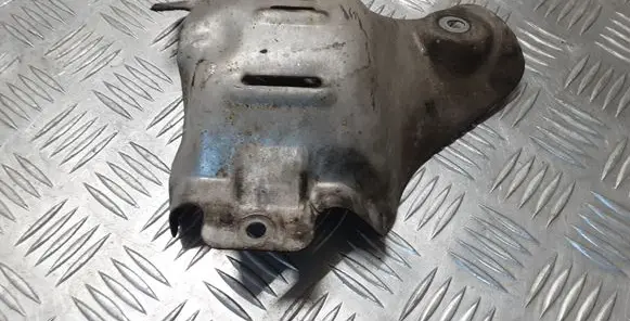 Toyota Land Cruiser (HDJ90) Heat shield in engine bay 