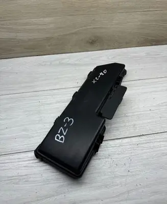 Volvo XC90 Fuse box cover 9494211