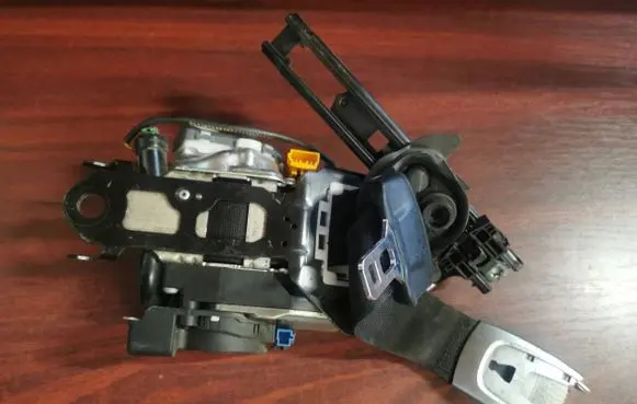 Mercedes-Benz S W222 Front seatbelt 630147200 010L000 0589P100025C