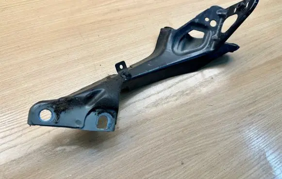 Audi A6 S6 C7 4G Fender mounting bracket 4G0821136A 4G0805816