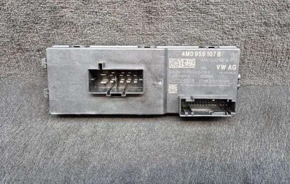Audi Q7 4M Tailgate/trunk control unit/module 4M0959107B 4M0959107A