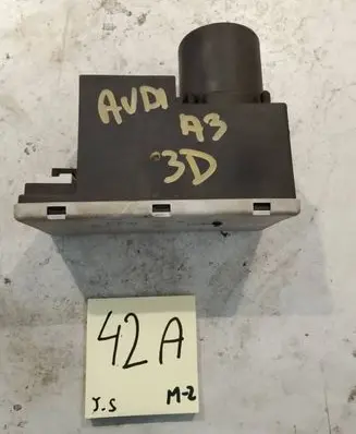 Audi A3 S3 8L Central locking vacuum pump 8L0862257G