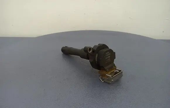 BMW 5 E39 High voltage ignition coil 1748018
