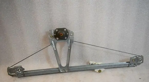 Mercedes-Benz E W124 Front door manual window regulator 1247300146