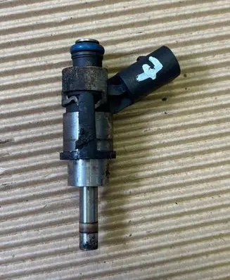 Audi A3 S3 8P Fuel injector 0261500014