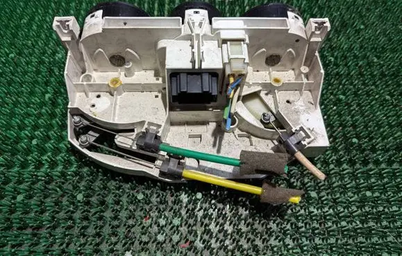 Volkswagen Golf IV Air conditioning (A/C) switch 1J08520045F