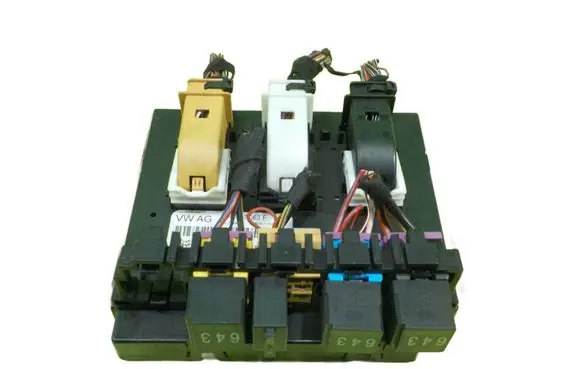 Audi A3 S3 8P Central body control module 8P0907063F