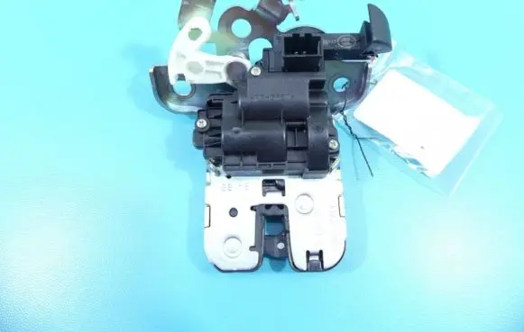 Skoda Octavia Mk3 (5E) Tailgate/trunk/boot lock/catch/latch 8R0827505A IMPRK1349756