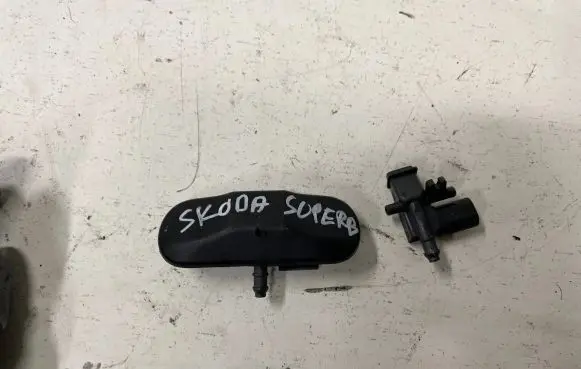 Skoda Superb B8 (3V) Windshield washer spray nozzle 5G0955986