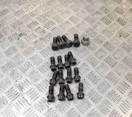 Mini One - Cooper Clubman R55 Nuts/bolts 