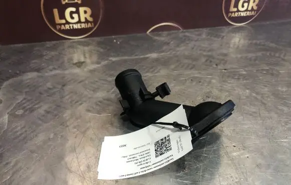 Volkswagen Golf IV Engine coolant pipe/hose 06A121121C