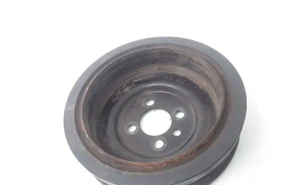 Volkswagen Golf V Crankshaft pulley 03G105243