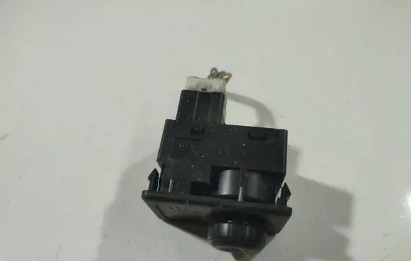 Nissan Almera Tino Wing mirror switch
