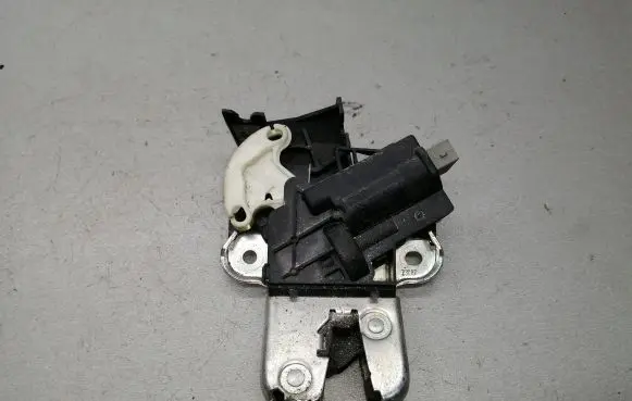 Audi A6 S6 C6 4F Tailgate/trunk/boot lock/catch/latch 4F5827505D