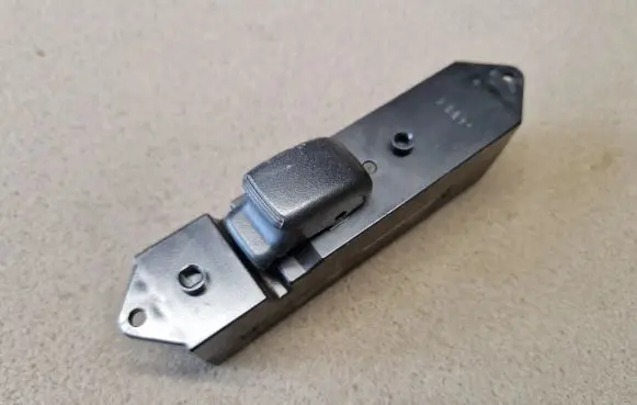 Mitsubishi Pajero Sport I Electric window control switch