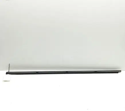 Volkswagen Touareg III Front door glass trim molding 760837475C