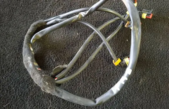 Subaru Forester SF Fuel injector wires 