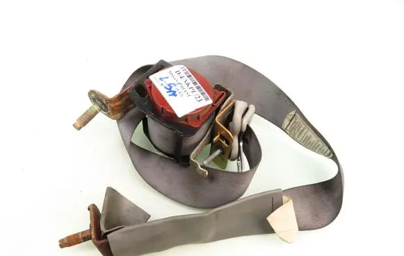 Nissan Quest Rear seatbelt 