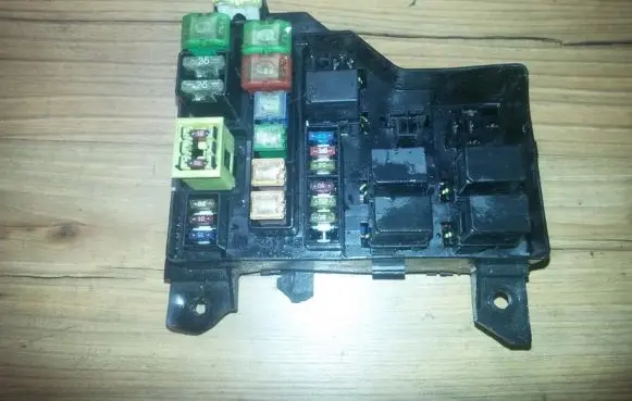 Mitsubishi Carisma Fuse box set