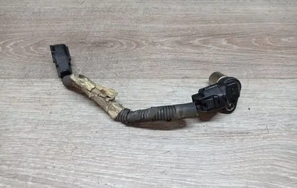 Volvo V70 Crankshaft position sensor 30713485