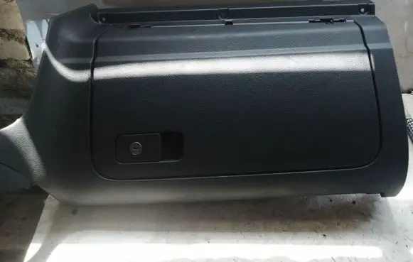 Volkswagen Golf VI Glove box 1K2857097