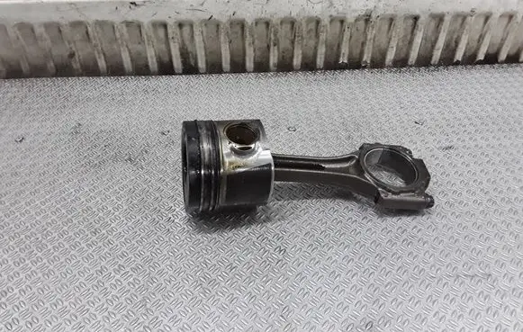 Volkswagen Touran I Piston with connecting rod