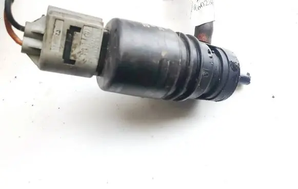 Mercedes-Benz C AMG W204 Windscreen/windshield washer pump 2218690121 3028232