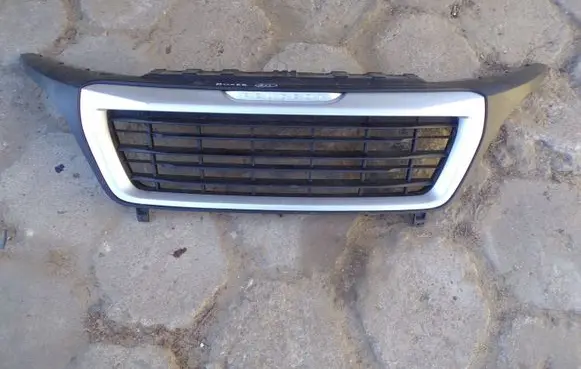 Peugeot Boxer Front bumper upper radiator grill 1314847070