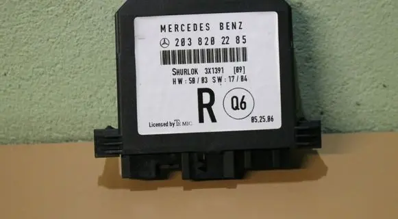 Mercedes-Benz C W203 Door control unit/module a2038202285
