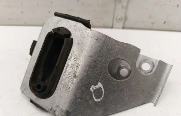 Mercedes-Benz EQE v295 Radiator support slam panel bracket A0995013500