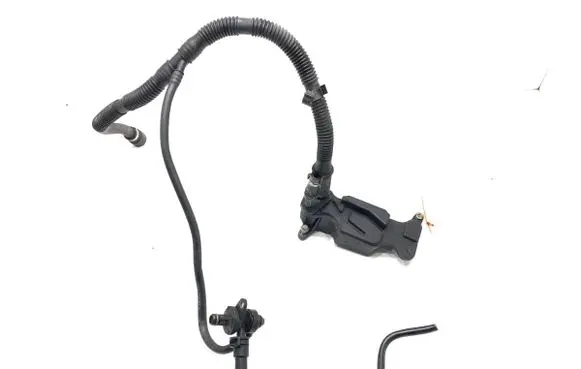 Mercedes-Benz A W176 Breather hose/pipe A2700105401
