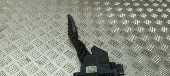 Opel Zafira A Accelerator throttle pedal 90581208 18907132 0281002298