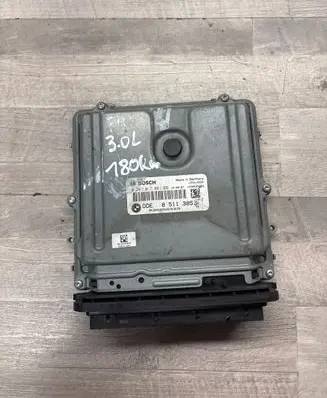 BMW 5 F10 F11 Engine control unit/module 0281017081 8511385
