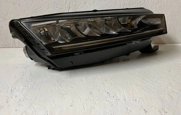 Skoda Octavia Mk4 Headlight/headlamp 5E4941016