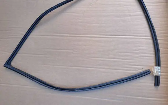 Toyota RAV 4 (XA50) Front door rubber seal 2261444