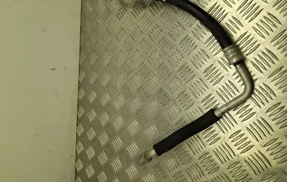 Toyota Prius+ (ZVW40) Air conditioning (A/C) pipe/hose 680