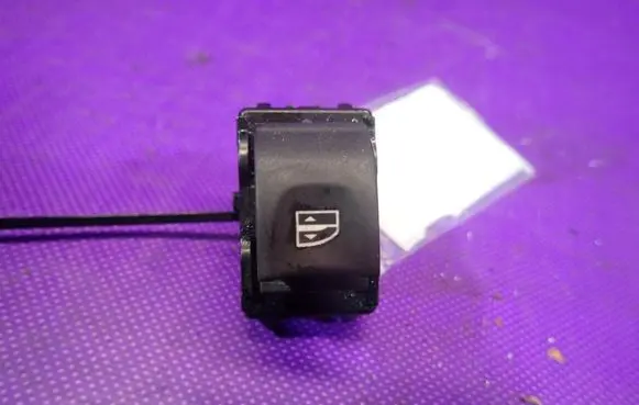 Renault Fluence Quarter vent window switch 